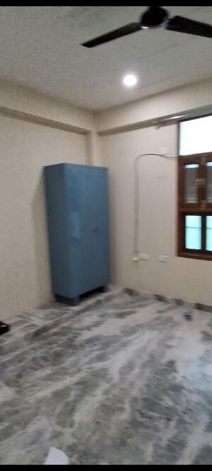 Room in 2 BHK Builder Floor at Delta Ii Greater Noida – for Rent