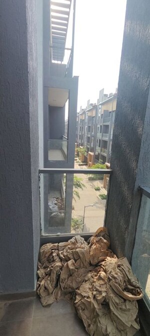 Balcony in 2 BHK Builder Floor at Smart World Orchard, Sector 61 – for Rent