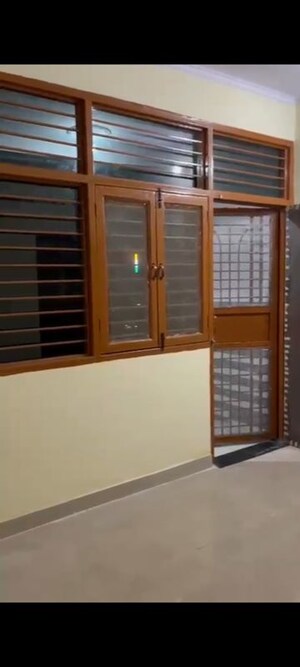Room in 2 BHK Builder Floor at Omicron Iii Greater Noida – for Rent