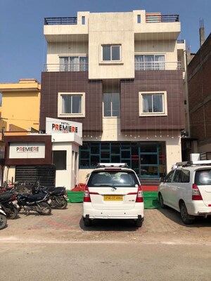  Showroom For Rent in Naria