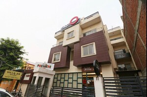  Showroom – Exterior View View at Naria - for Rent
