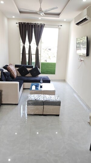 Living Room in 3.5 BHK Builder Floor at Ardee City, Sector 52 – for Rent