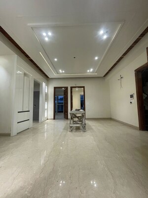 Parking in 4 BHK Builder Floor at Roop Nagar – for Sale