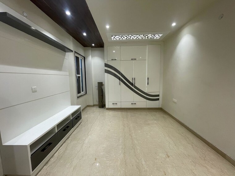Room, roop nagar 4 Bedroom 260 Sq.Ft. Builder Floor In Roop Nagar Delhi 10361946
