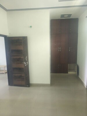 Room in 1.5 BHK Builder Floor at Sector 9a – for Rent