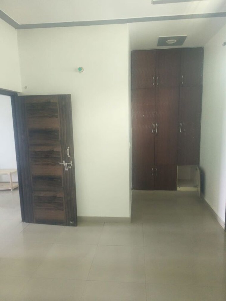 Room, sector 9a 1.5 Bedroom 900 Sq.Ft. Builder Floor In Sector 9a Gurgaon 10361962