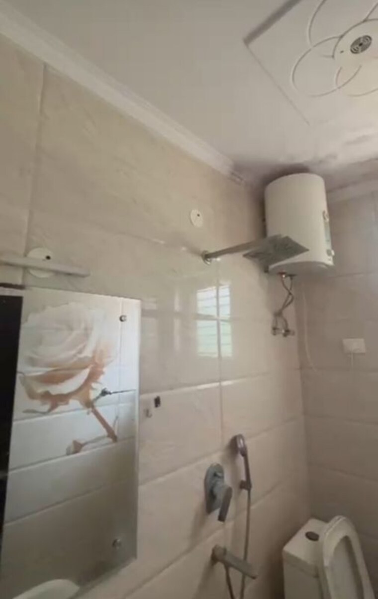 Bathroom, sector 9a 3 Bedroom 2550 Sq.Ft. Builder Floor In Sector 9a Gurgaon 10355858