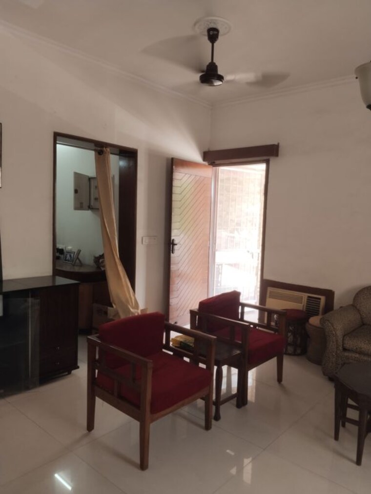 Living Room, sarita vihar 3.5 Bedroom 2200 Sq.Ft. Builder Floor In Sarita Vihar Delhi 10361969