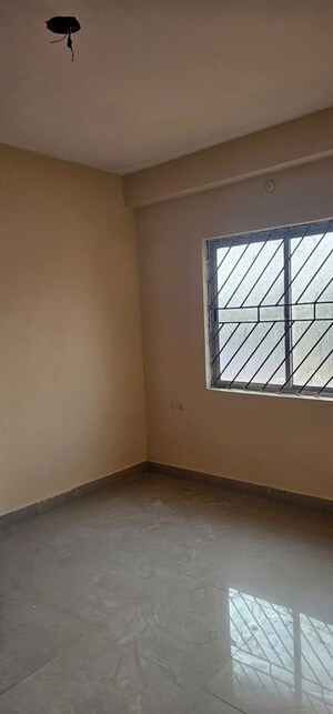 Room in 2 BHK Apartment at Sealdah – for Rent