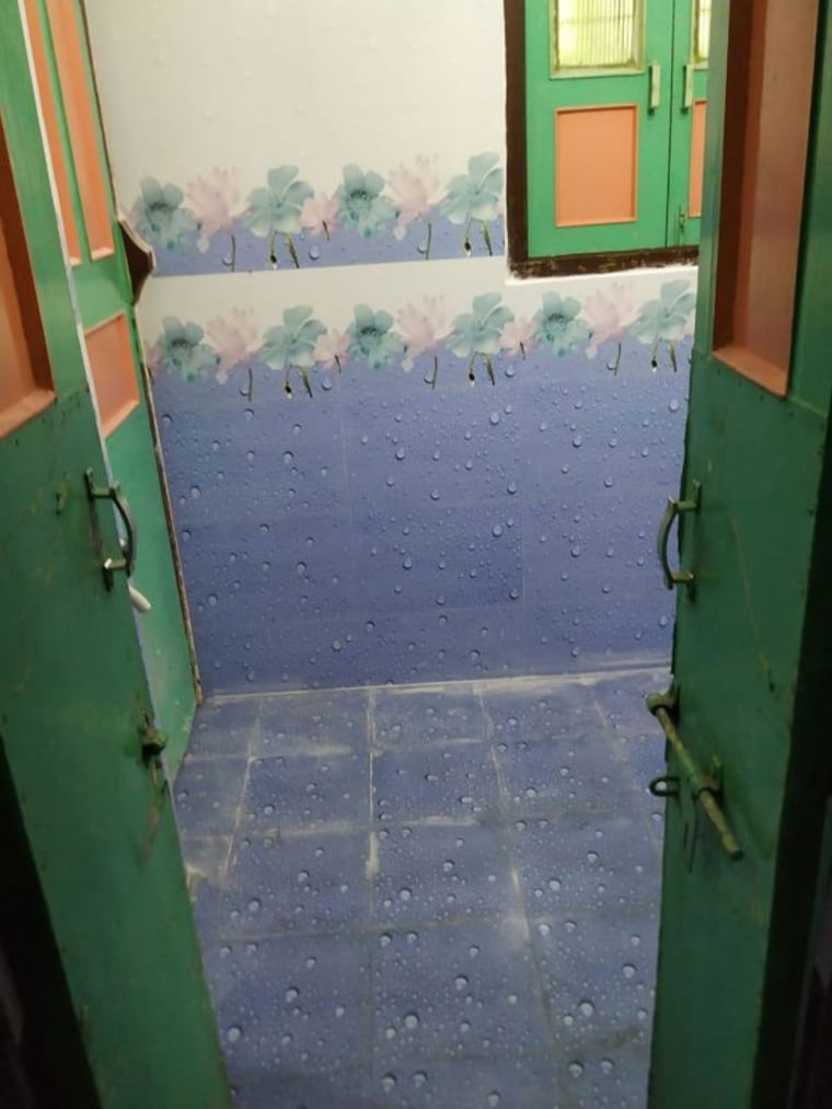 Bathroom, beliaghata 2 Bedroom 592 Sq.Ft. Apartment In Beliaghata Kolkata 10145629