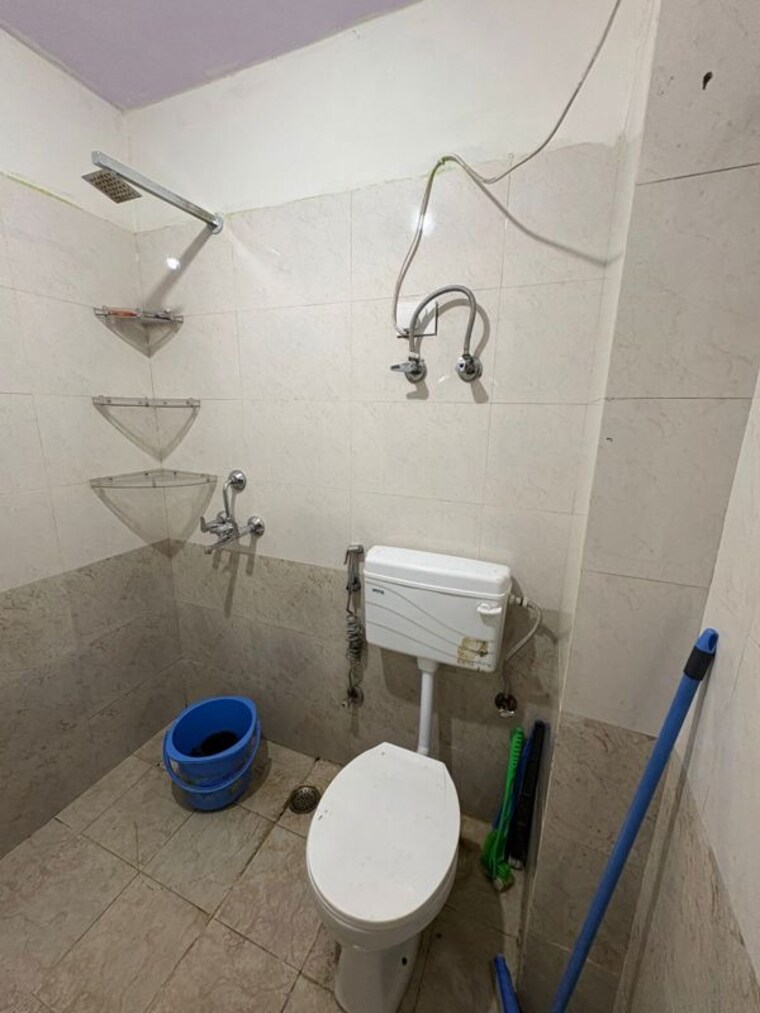 Bathroom, shree-vardhman-green-court 2 Bedroom 690 Sq.Ft. Apartment In Sector 90 Gurgaon 10361978