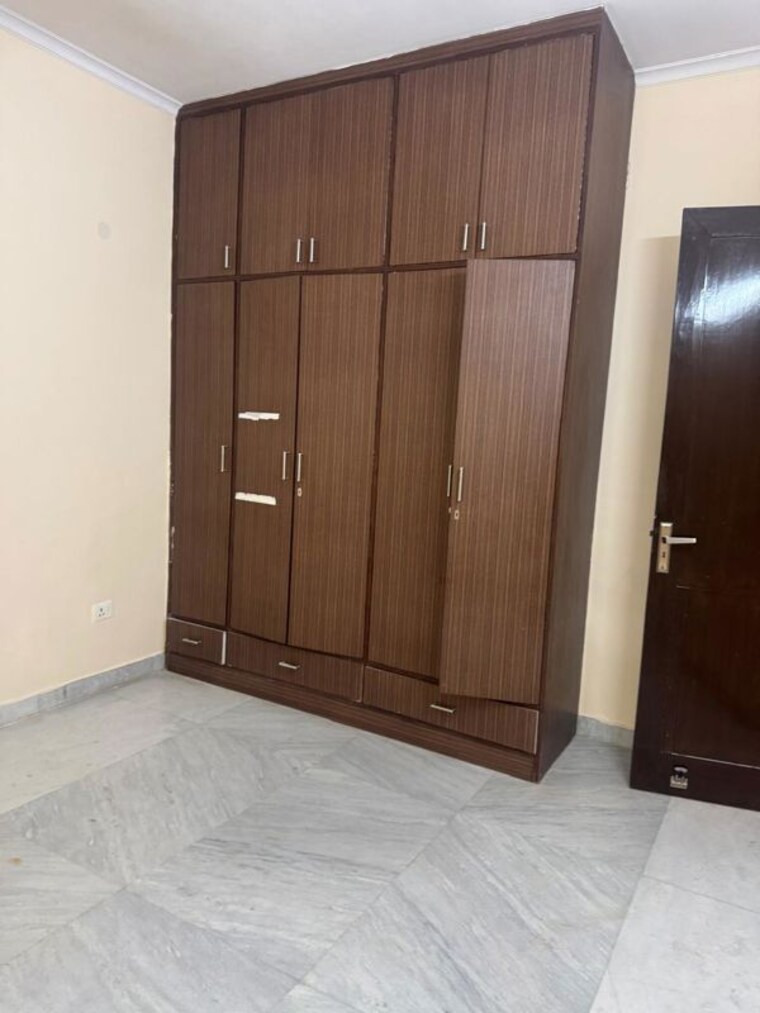 Room, sector 9a 3 Bedroom 2650 Sq.Ft. Builder Floor In Sector 9a Gurgaon 10361984