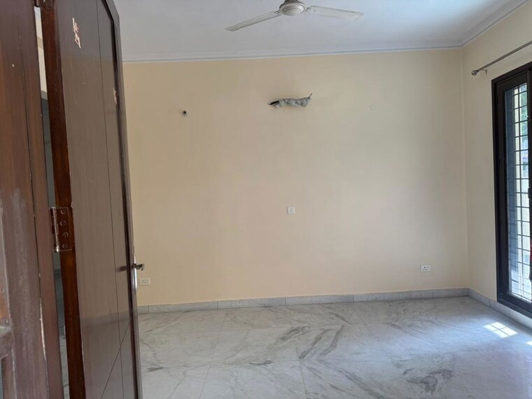 Room, sector 9a 3 Bedroom 2650 Sq.Ft. Builder Floor In Sector 9a Gurgaon 10361984