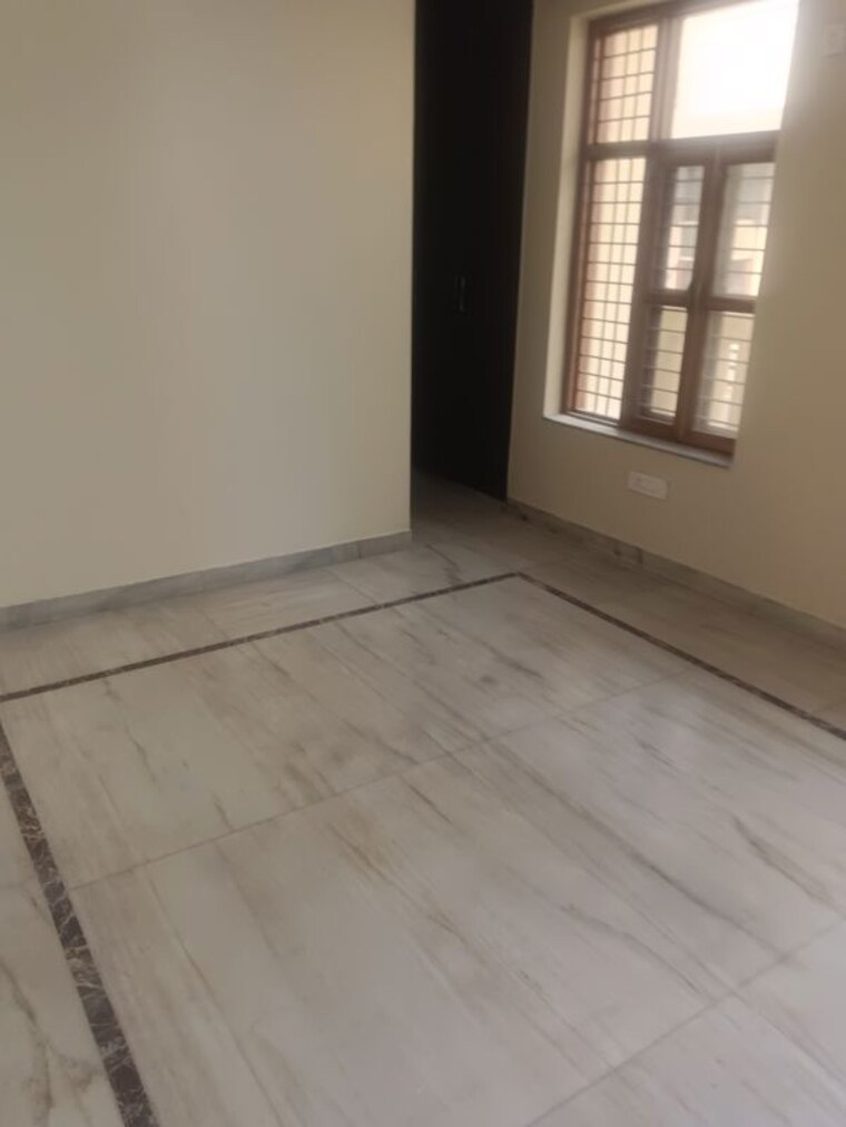 Room, sector 10 2.5 Bedroom 11850 Sq.Ft. Independent House In Sector 10 Gurgaon 10309543