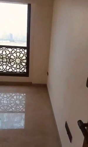 Room in 4 BHK Apartment at Alamdar The Auro, Lower Parel – for Rent