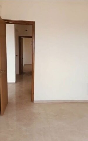 Room in 4 BHK Apartment at Alamdar The Auro, Lower Parel – for Rent