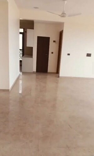 Room in 4 BHK Apartment at Alamdar The Auro, Lower Parel – for Rent