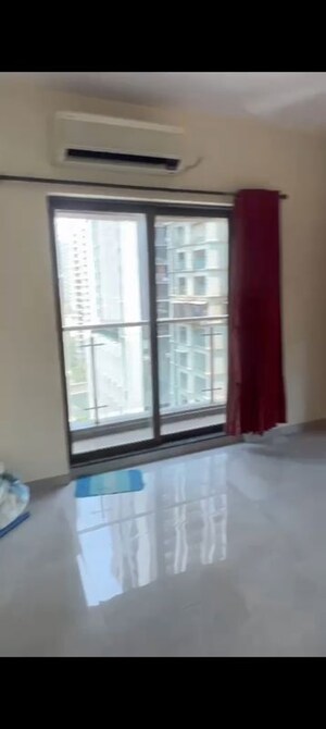 Room in 2 BHK Apartment at Paradigm El Signora, Jogeshwari West – for Rent