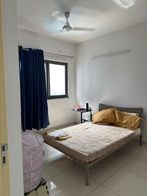 Bedroom in 2 BHK Apartment at Amanora Gold Towers, Hadapsar – for Sale
