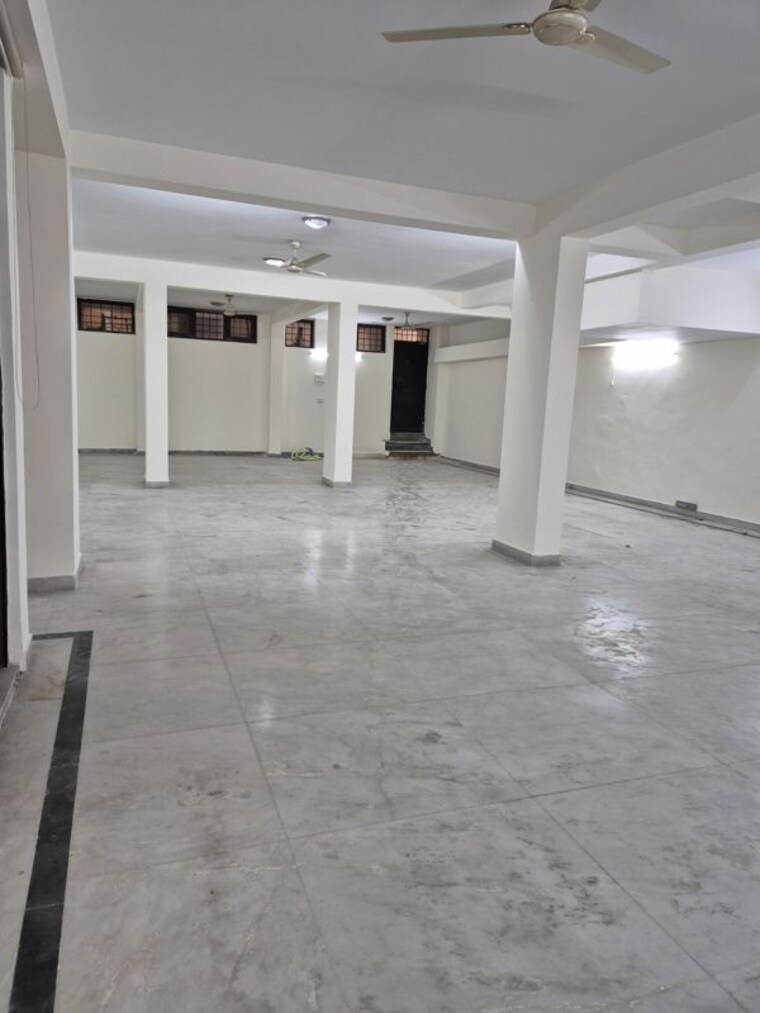 Room, lajpat nagar ii Commercial Shop 900 Sq.Ft. In Lajpat Nagar ii Delhi 10362035