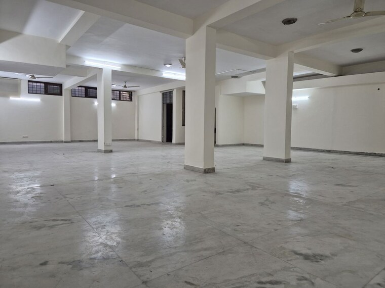 Room, lajpat nagar ii Commercial Shop 900 Sq.Ft. In Lajpat Nagar ii Delhi 10362035