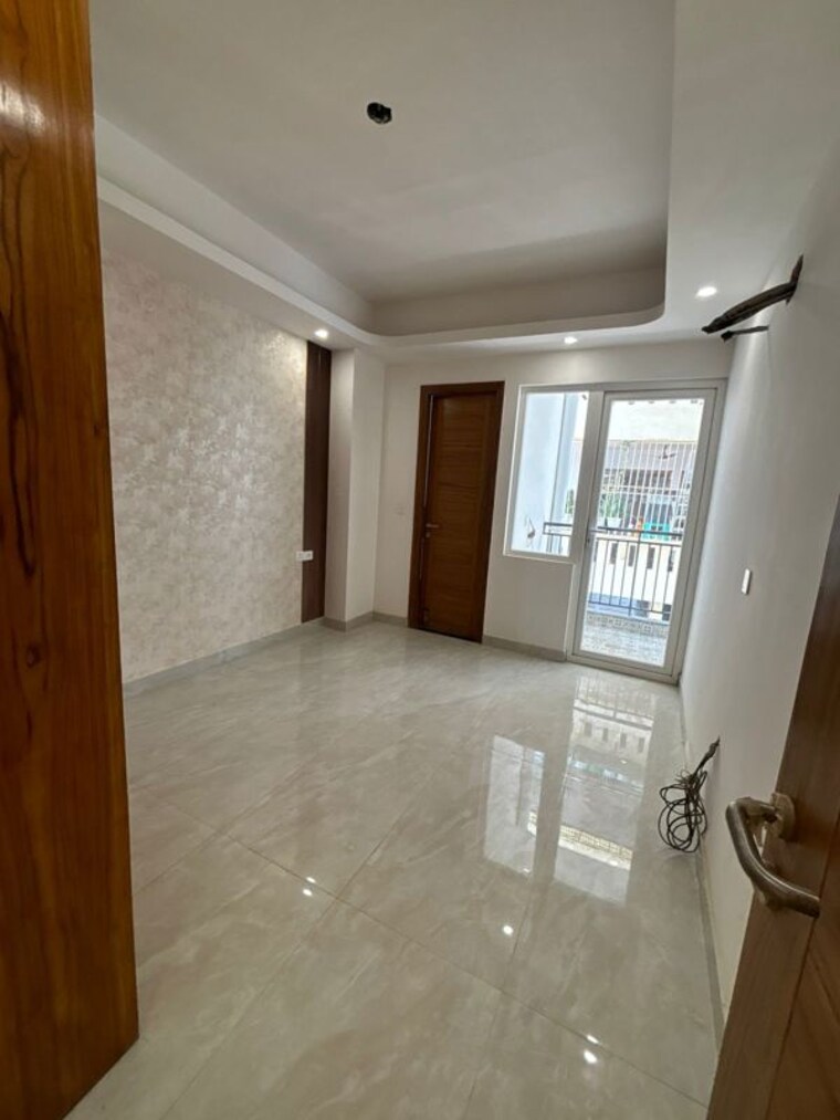 Room, bptp-district-faridabad 3 Bedroom 180 Sq.Ft. Builder Floor In Sector 81 Faridabad 10362064