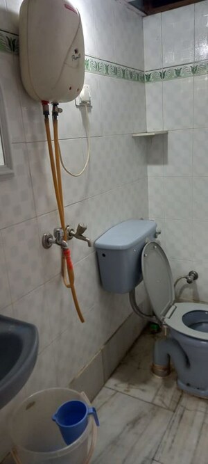 Bathroom in 1 RK Builder Floor at Sector 40 – for Rent