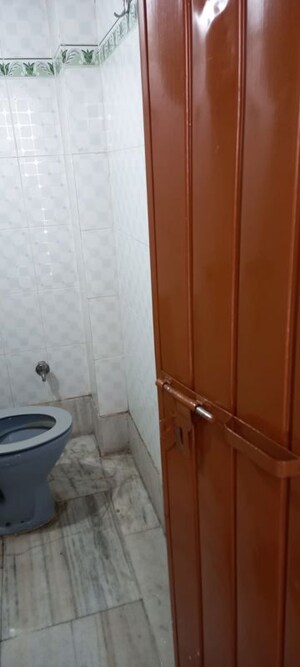 Bathroom in 1 RK Builder Floor at Sector 40 – for Rent