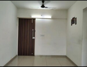 Room in 2 BHK Apartment at Paradigm Antalya, Oshiwara – for Rent