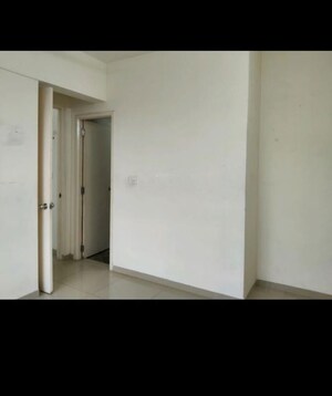 Room in 2 BHK Apartment at Paradigm Antalya, Oshiwara – for Rent