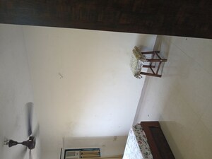Room in 1 BHK Apartment at Manju Mahal Apartment, Pali Hill – for Rent