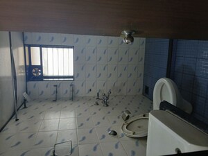 Bathroom in 1 BHK Apartment at Manju Mahal Apartment, Pali Hill – for Rent