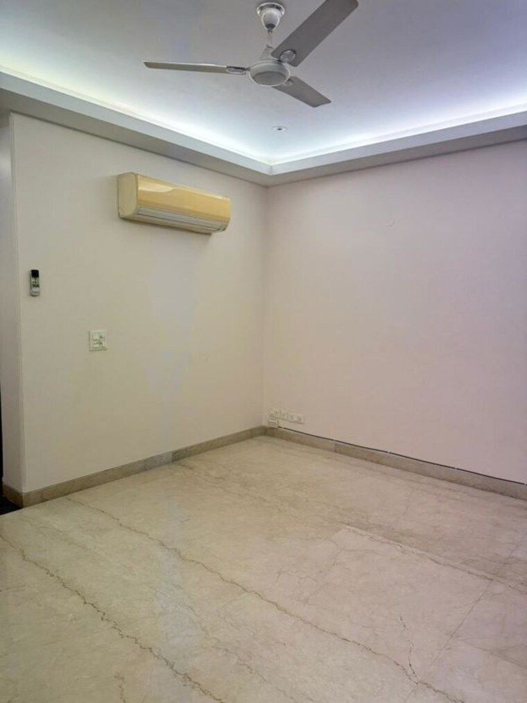 Room, lajpat nagar i 2 Bedroom 100 Sq.Yd. Builder Floor In Lajpat Nagar I Delhi 10362109