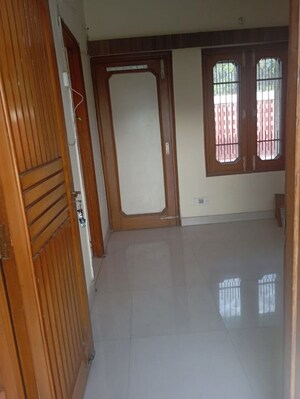 Building Lobby in 2 BHK Builder Floor at Sector 44 – for Rent