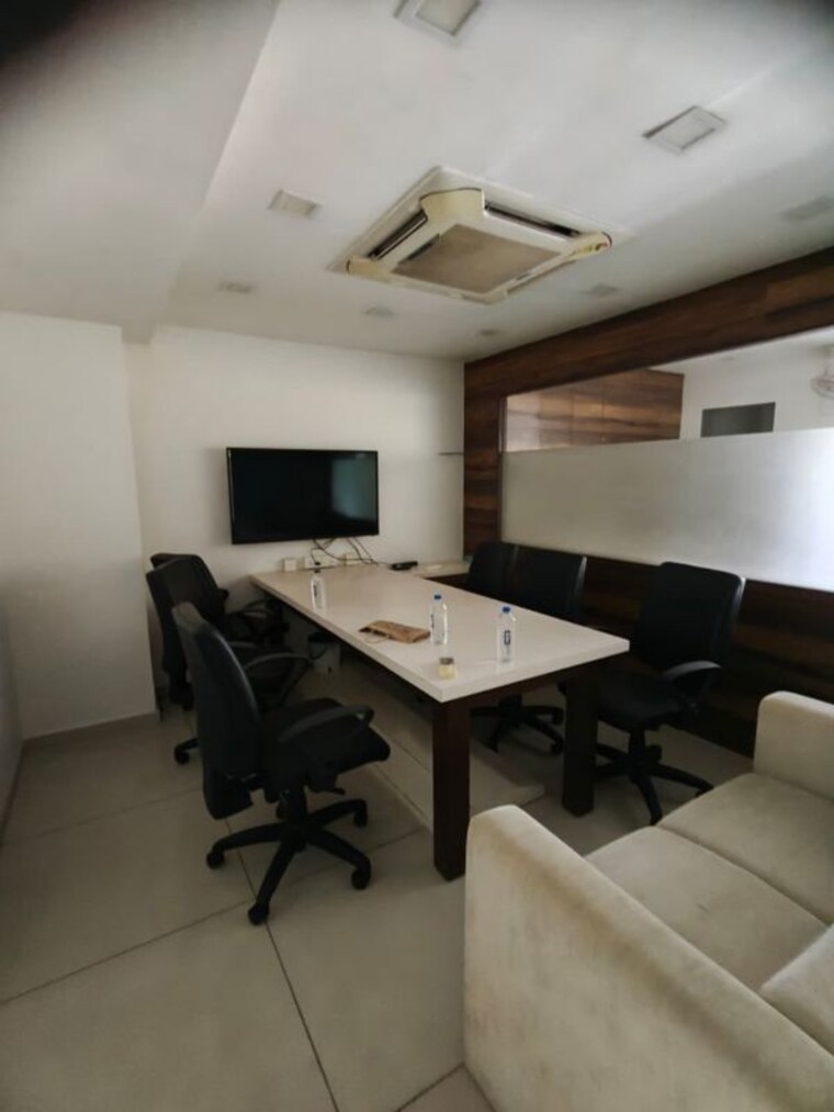 Team Area, parshwanath-business-park Commercial Office Space 982 Sq.Ft. In Prahlad Nagar Ahmedabad 10362124