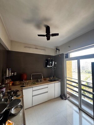 Team Area in 3 BHK Apartment at Kharghar – for Rent