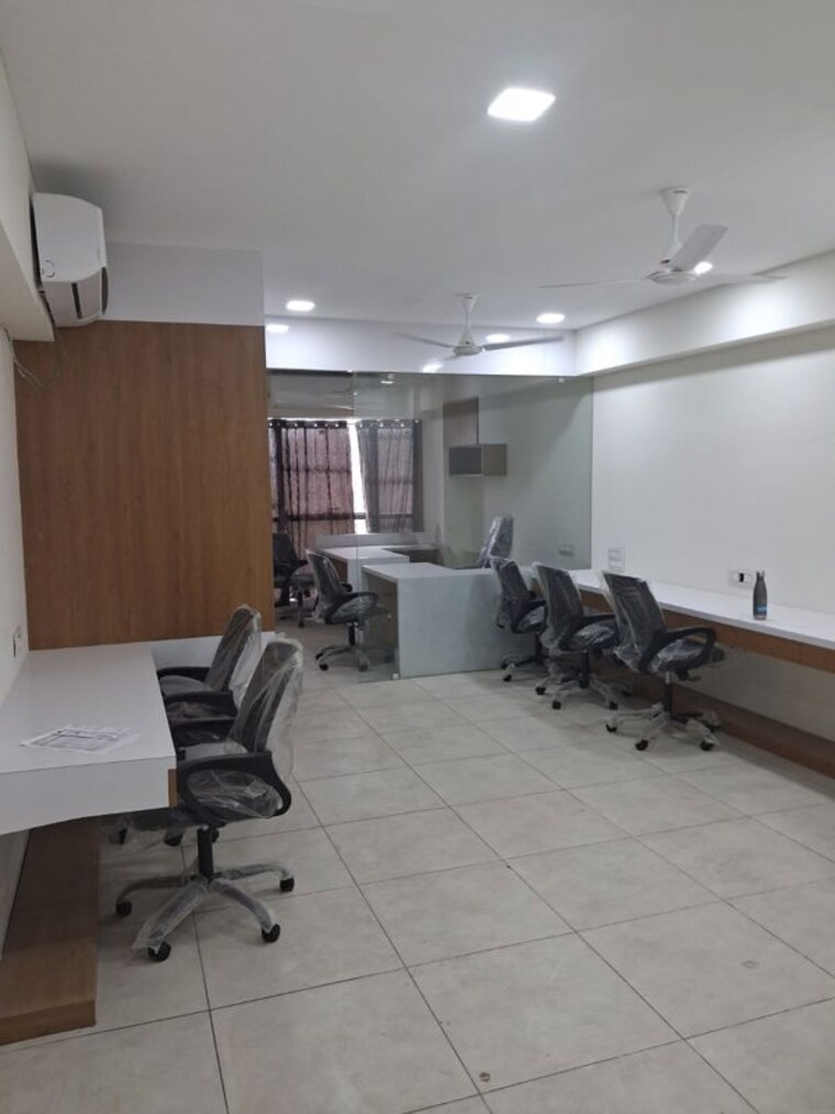 Team Area, kp-epitome Commercial Office Space 638 Sq.Ft. In Makarba Ahmedabad 10362166