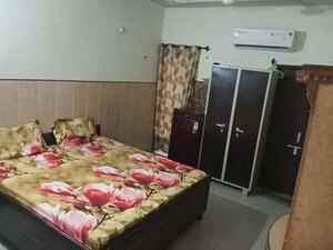 1 RK Builder Floor For Rent in Sector 63