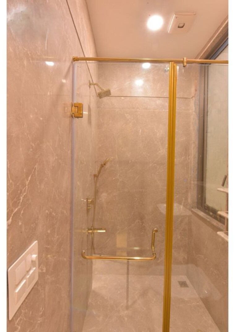 Bathroom, dlf phase i 3 Bedroom 200 Sq.Yd. Builder Floor In Dlf Phase I Gurgaon 10362167