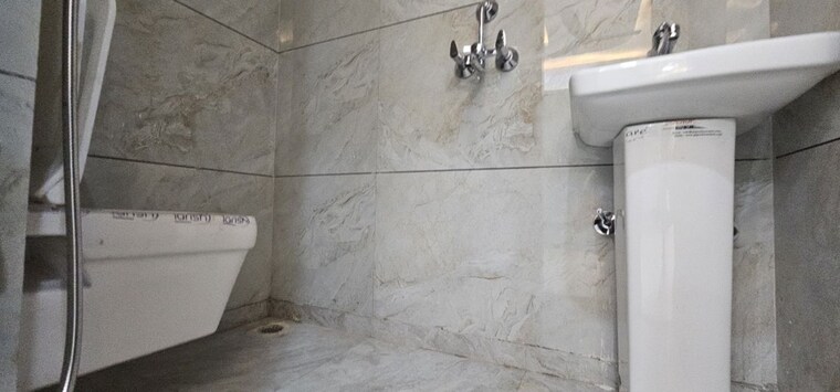 Bathroom, sector 1 greater noida 3 Bedroom 1450 Sq.Ft. Builder Floor In Sector 1 Greater Noida Greater Noida 9724168