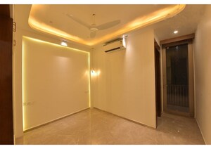 Room in 3 BHK Builder Floor at Dlf Phase I – for Sale