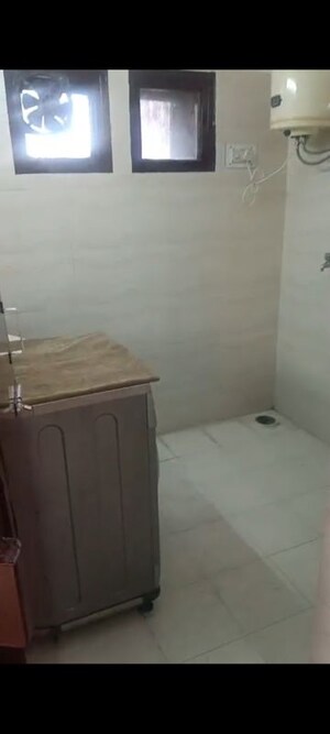 Room in 2 BHK Builder Floor at Sector 21 – for Rent
