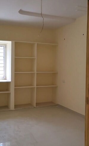 Room in 2 BHK Apartment at Lakdi Ka Pul – for Sale