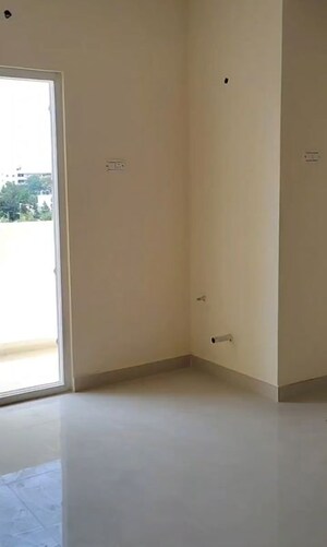 Room in 2 BHK Apartment at Lakdi Ka Pul – for Sale