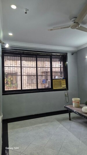 Bedroom in 2 BHK Apartment at Chembur – for Rent