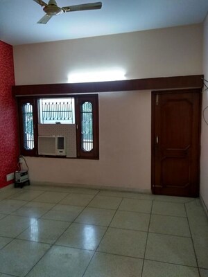 Bedroom in 3 BHK Independent House at Sector 16 – for Rent