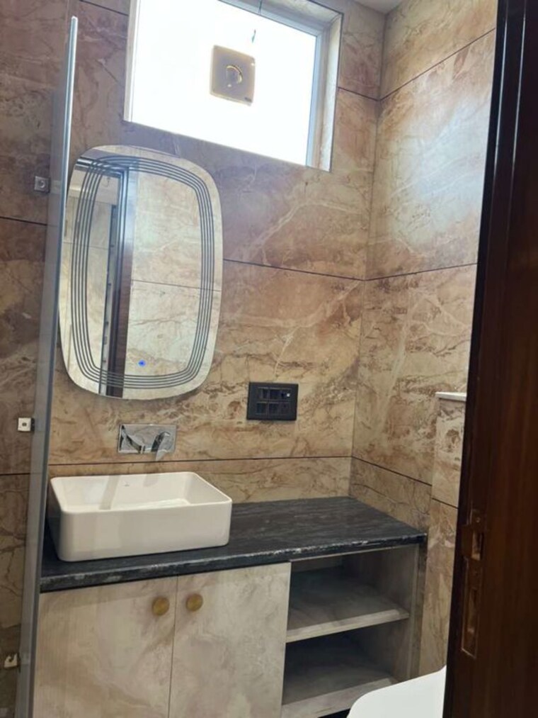 Bathroom, ashok vihar 3 Bedroom 150 Sq.Yd. Builder Floor In Ashok Vihar Delhi 10362266