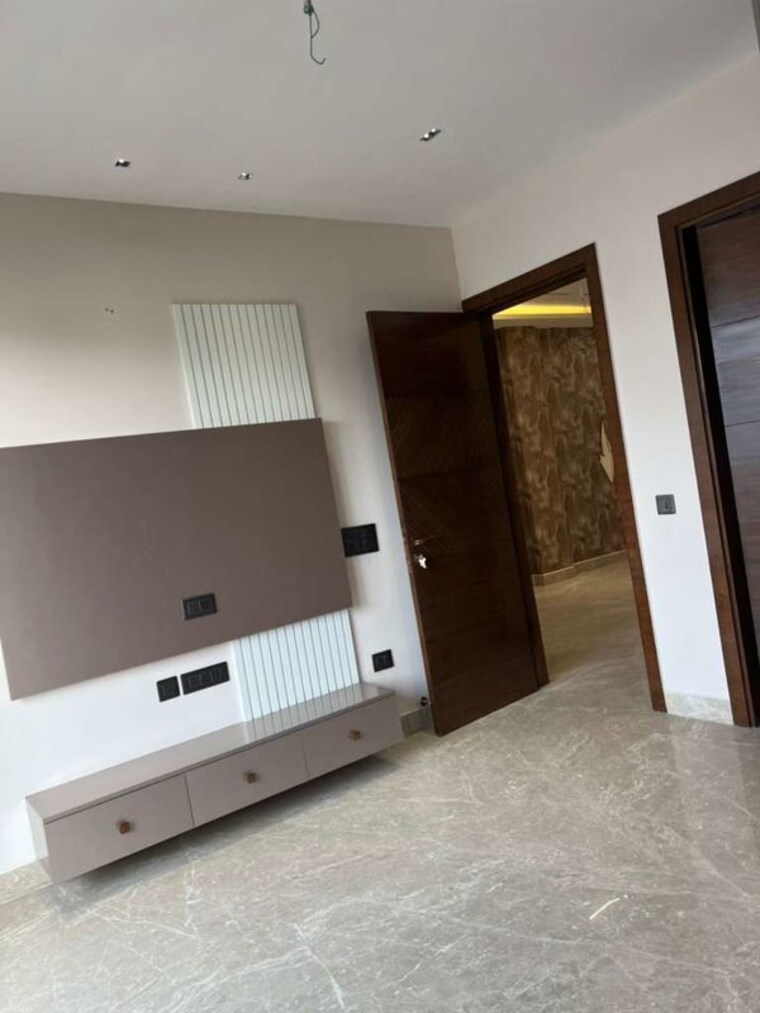 Room, ashok vihar 3 Bedroom 150 Sq.Yd. Builder Floor In Ashok Vihar Delhi 10362266