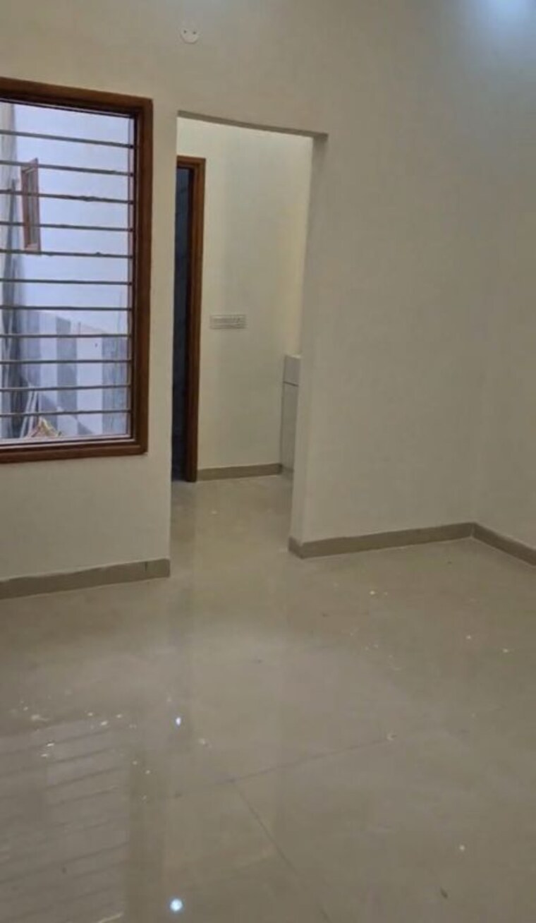 Room, lohgarh 3 Bedroom 180 Sq.Yd. Independent House In Lohgarh Zirakpur 10362256