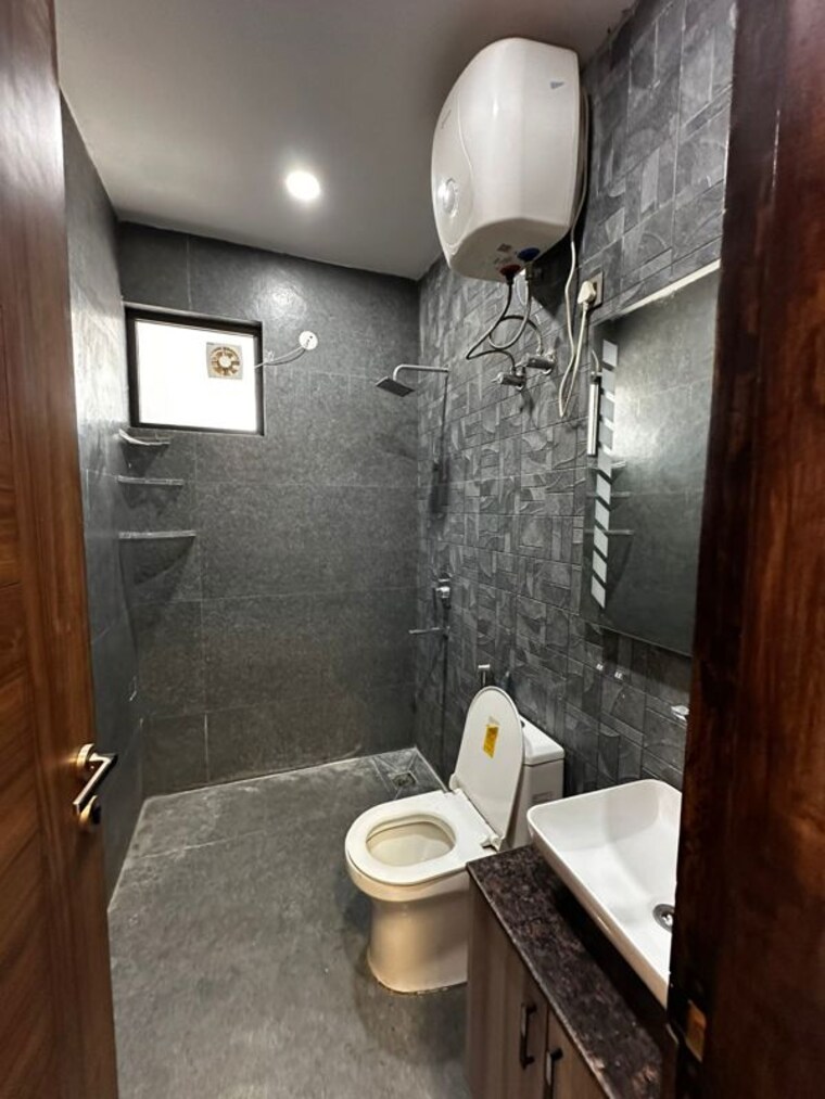 Bathroom, sector 52 2 Bedroom 1800 Sq.Ft. Builder Floor In Sector 52 Gurgaon 10362291